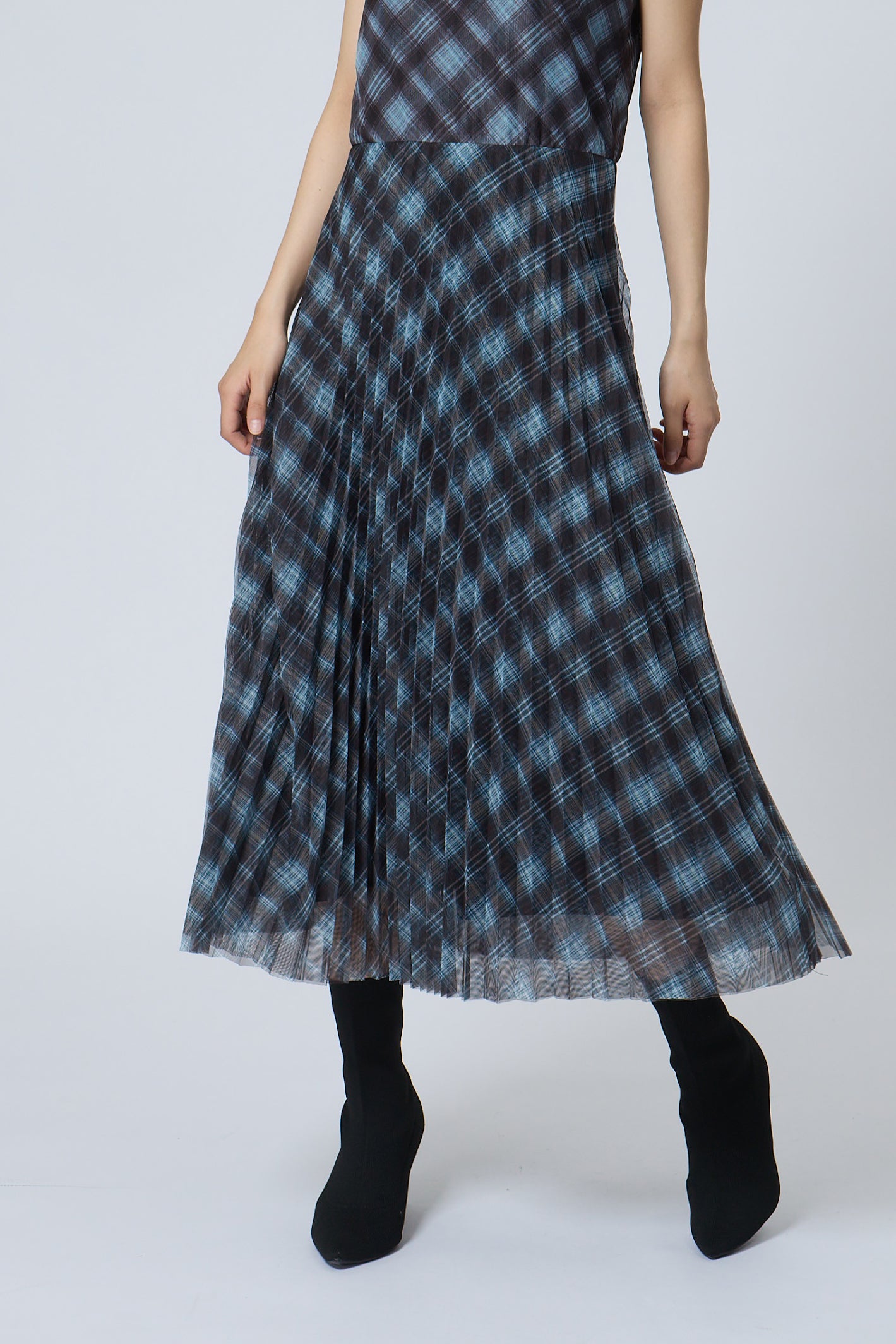 Check pleated skirt