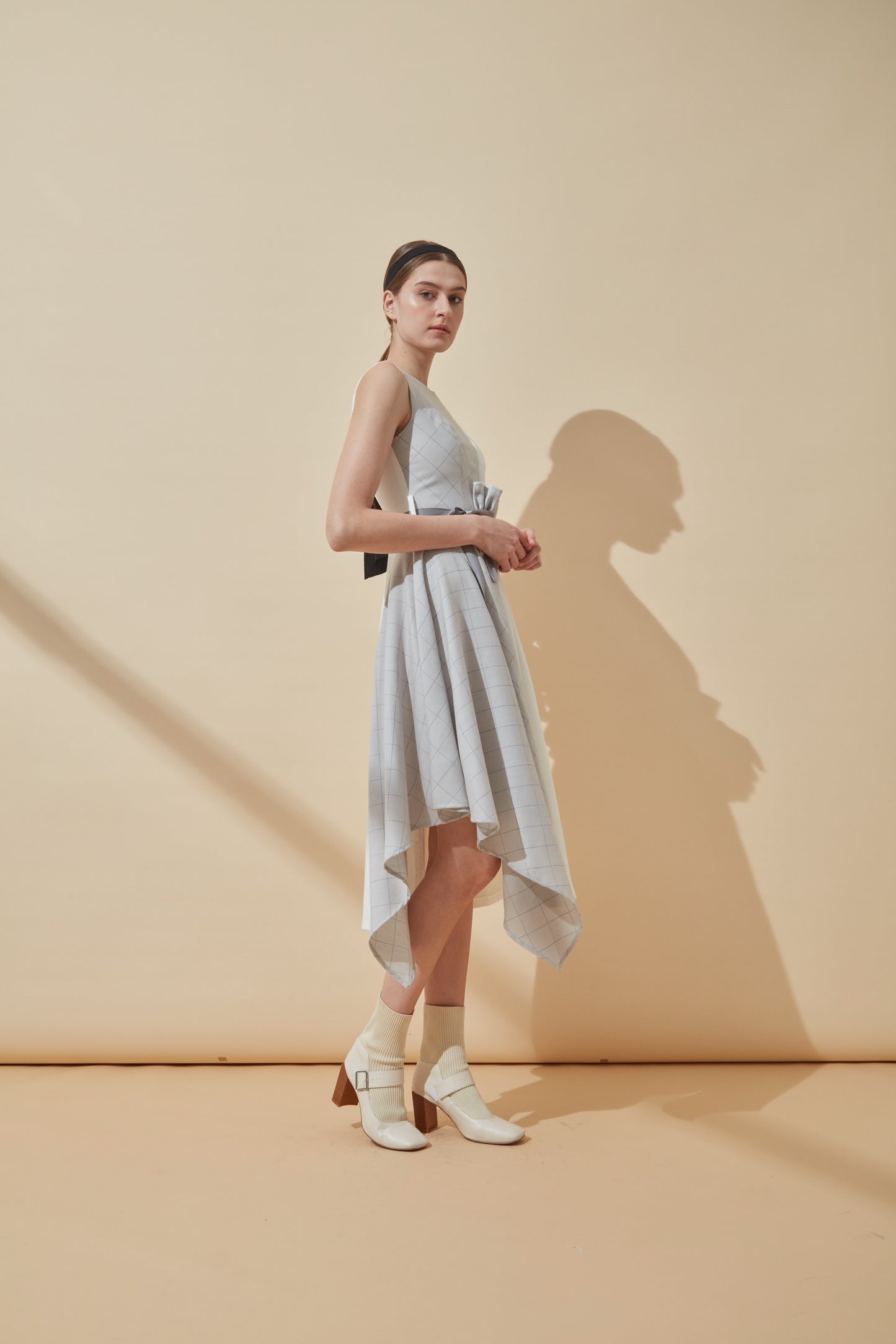 Checked pattern midi dress with ruffles belt