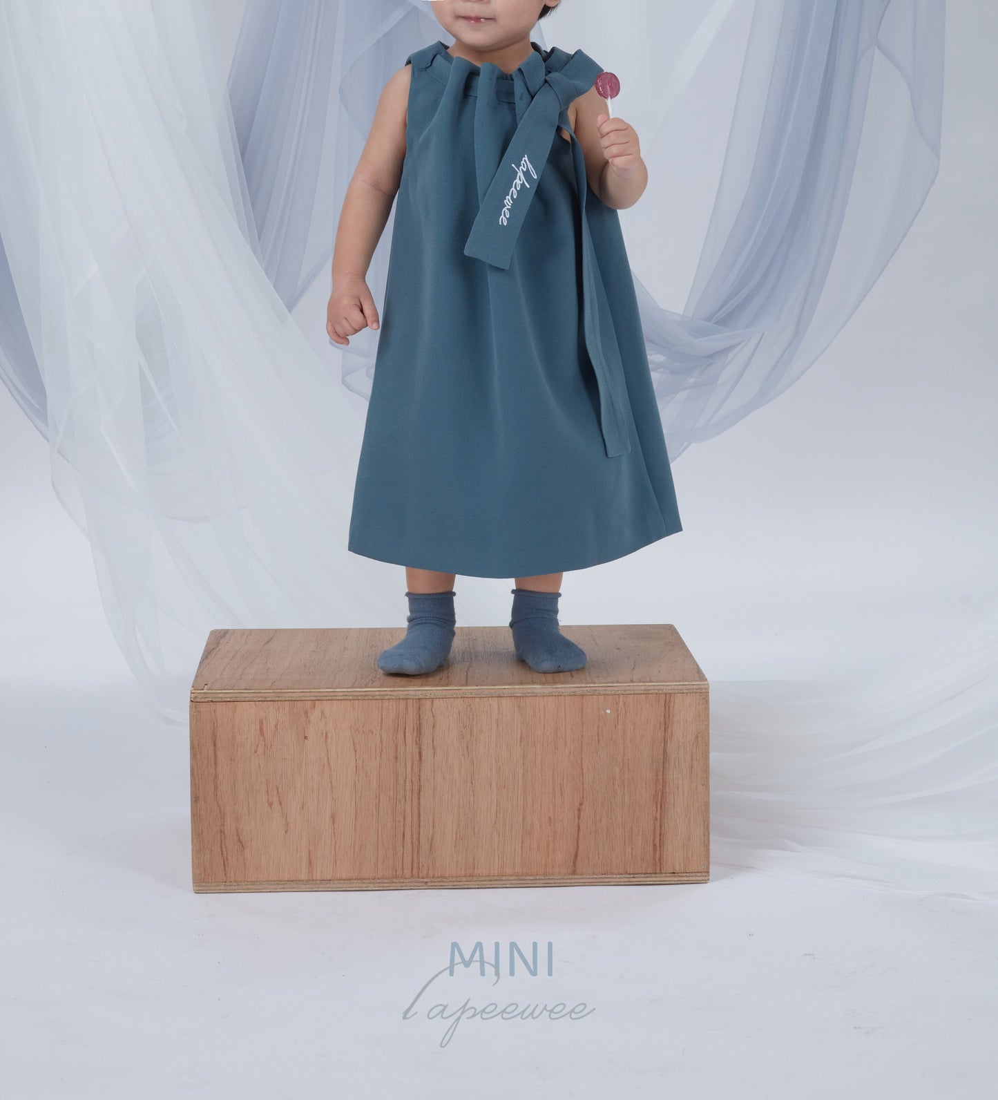 Lapeewee Mini-Ribbon Detail Dress