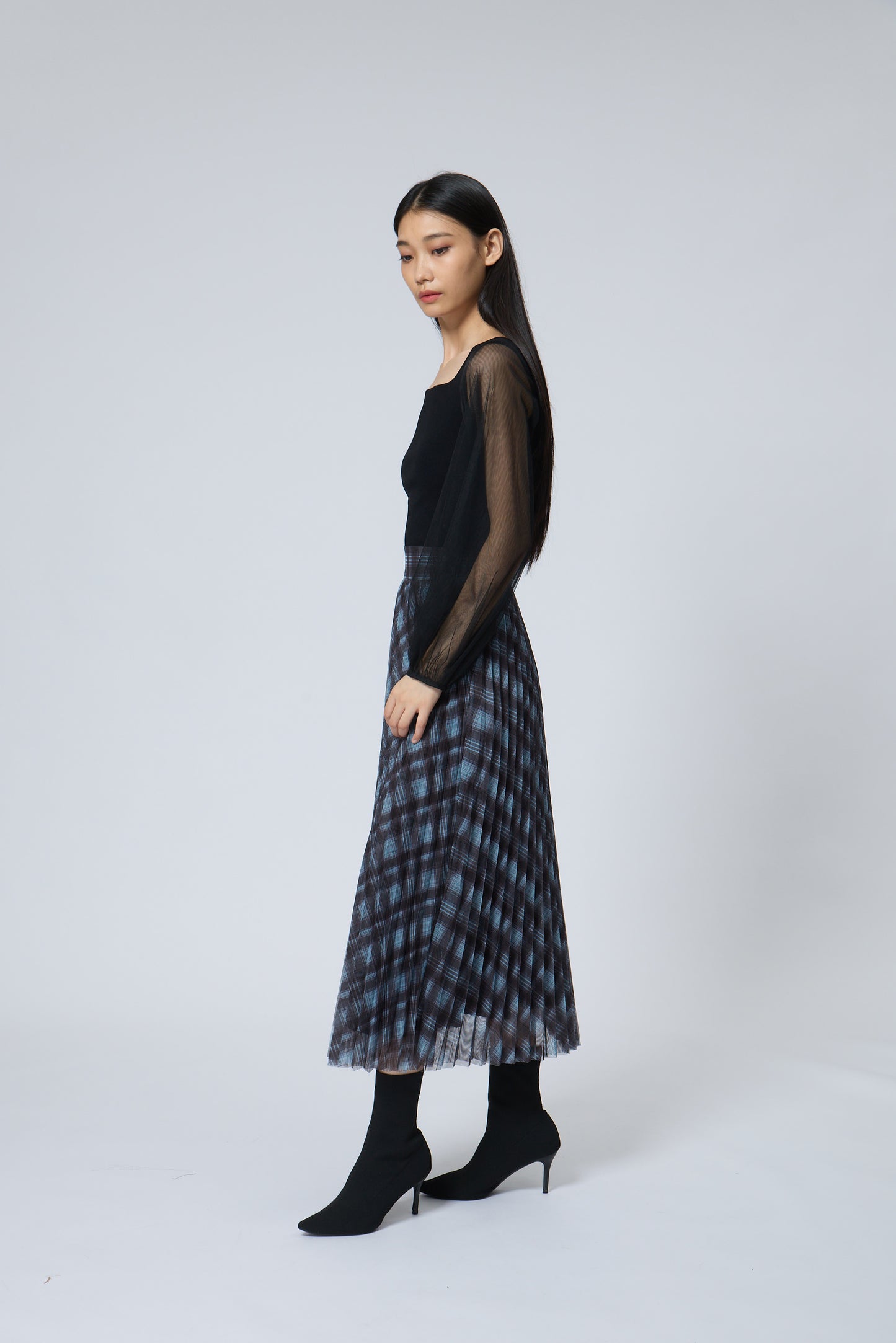 Square-Neck Mesh Sleeve Knit Top