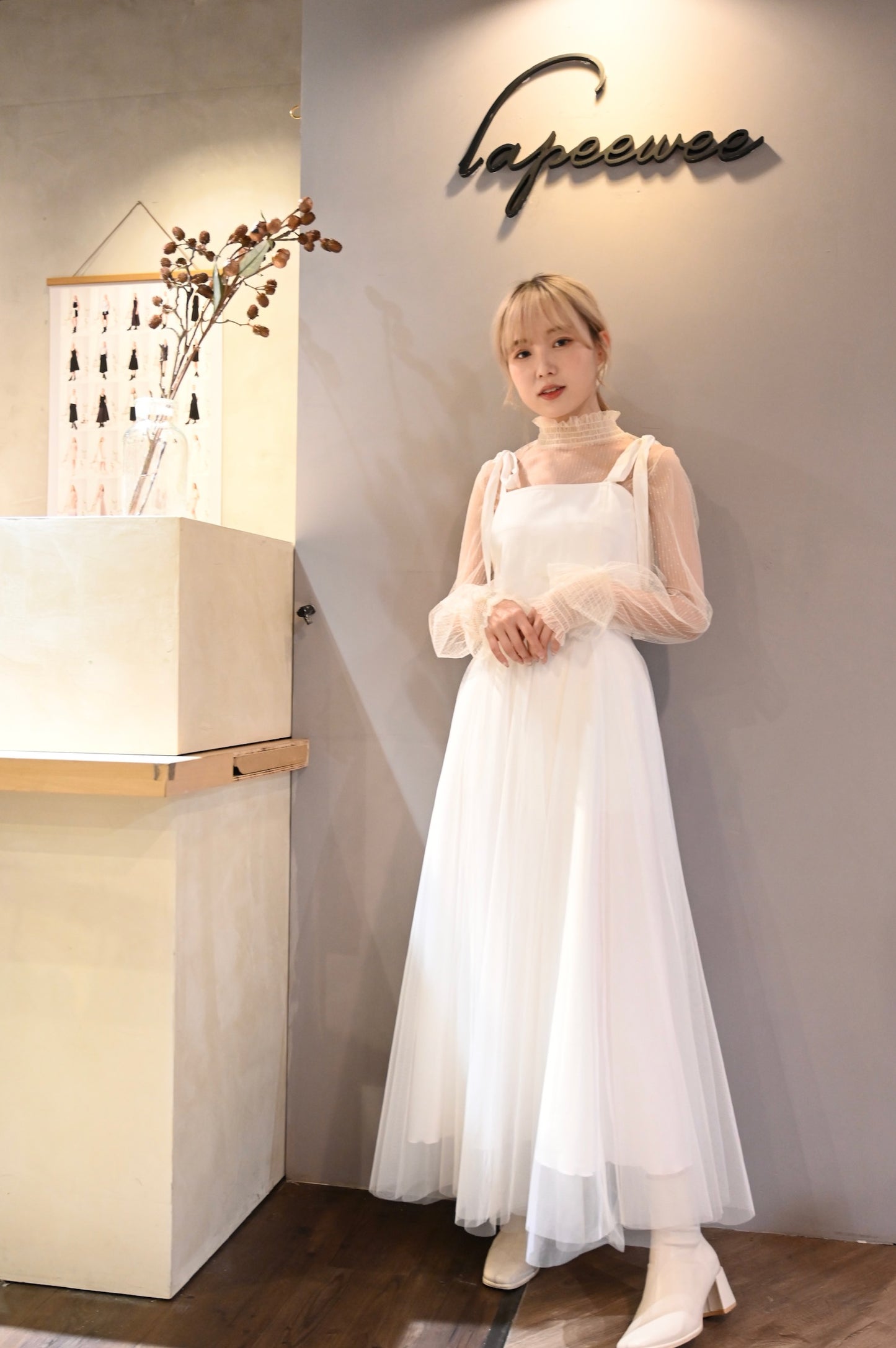 Elegant Lace Evening Dress - White