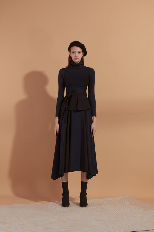 Sleeveless long dress with belt