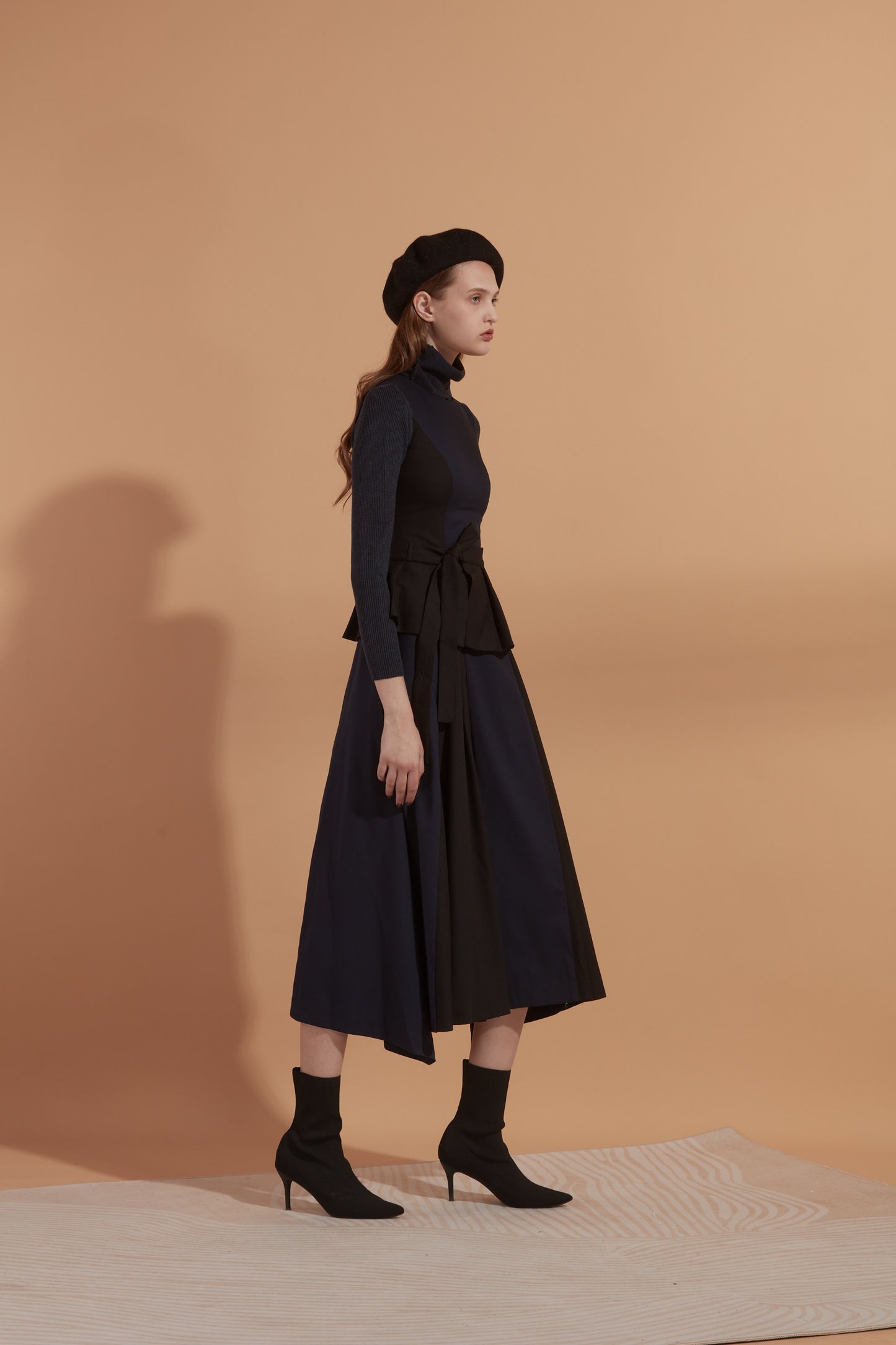 Sleeveless long dress with belt