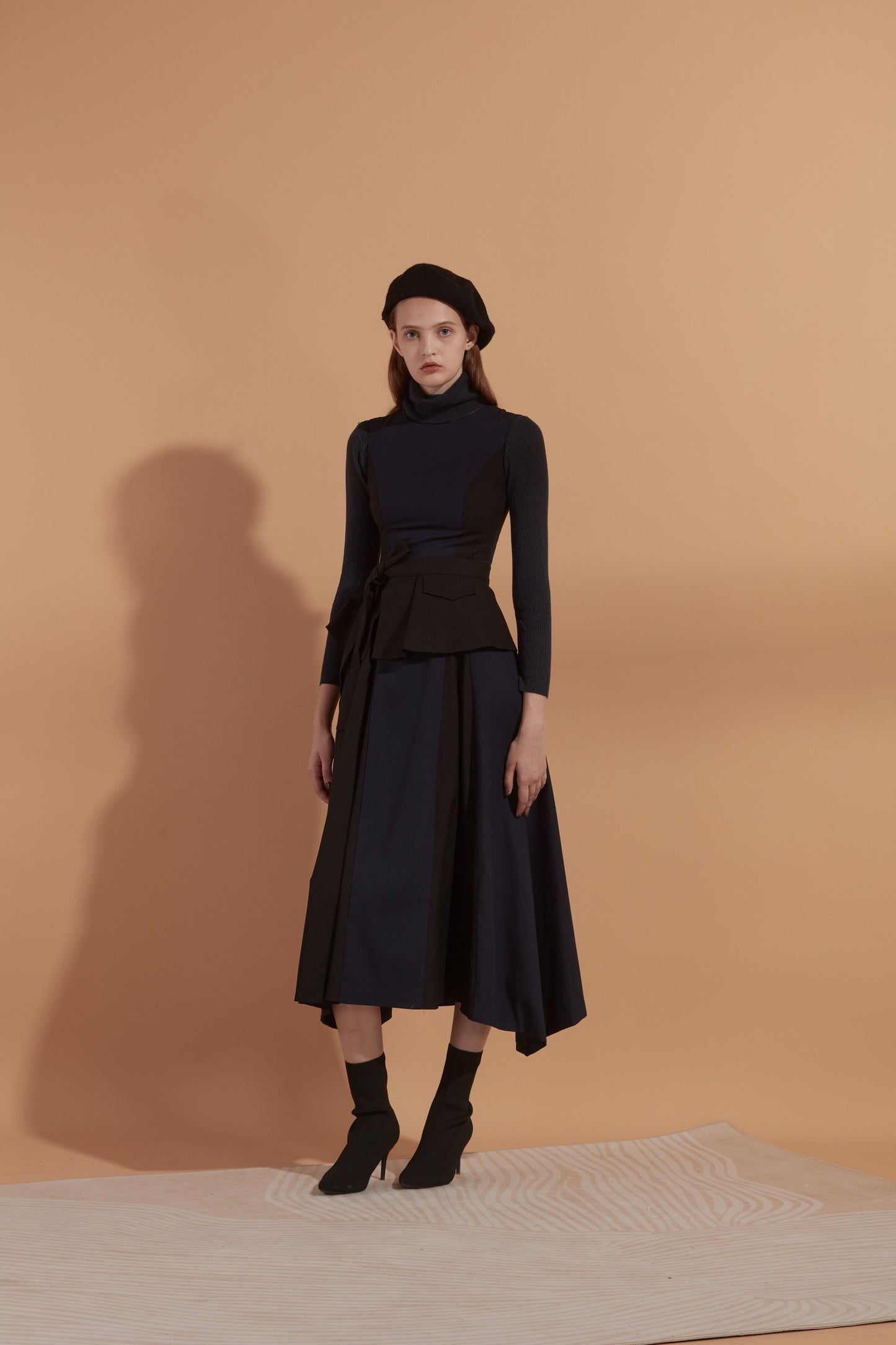 Sleeveless long dress with belt