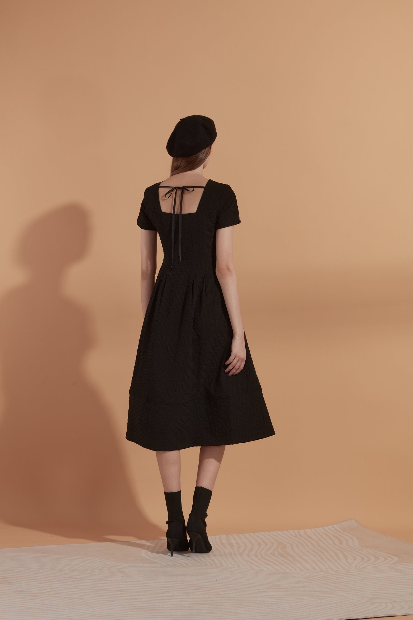 Midi dress in black