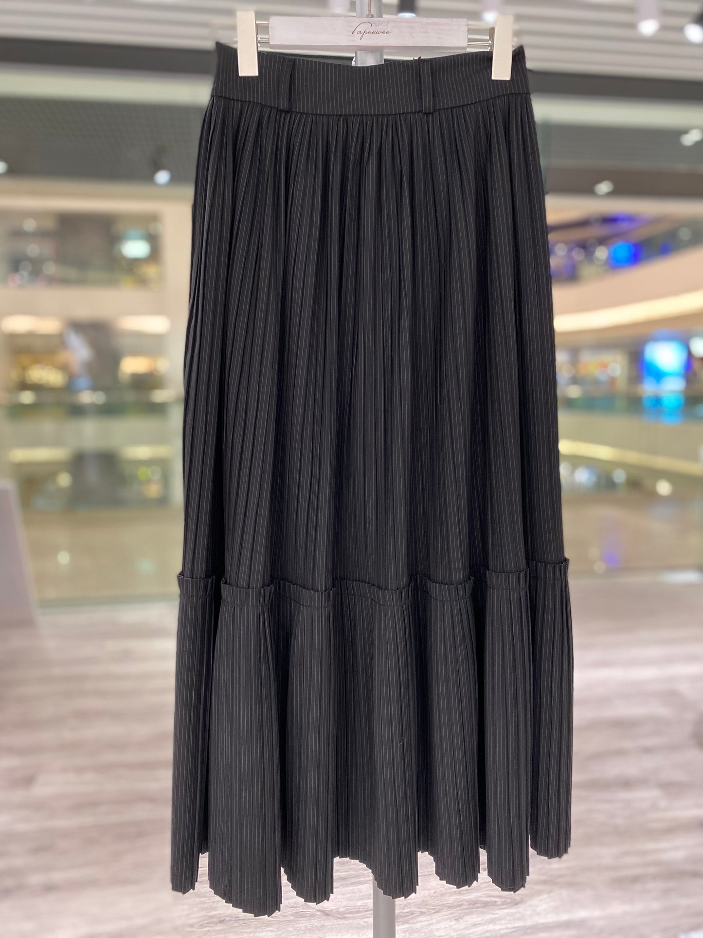 Striped pattern pleated skirt