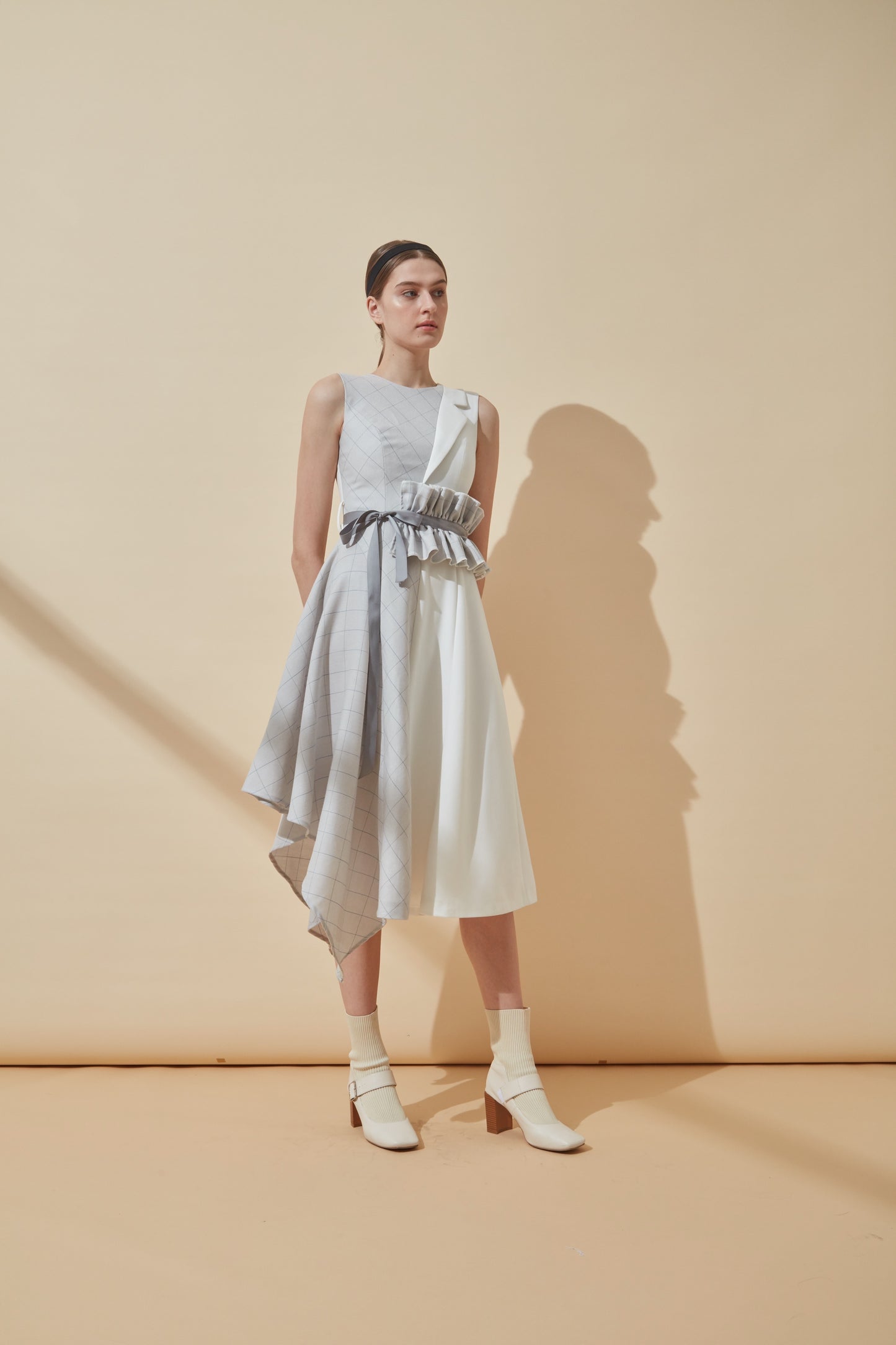 Checked pattern midi dress with ruffles belt