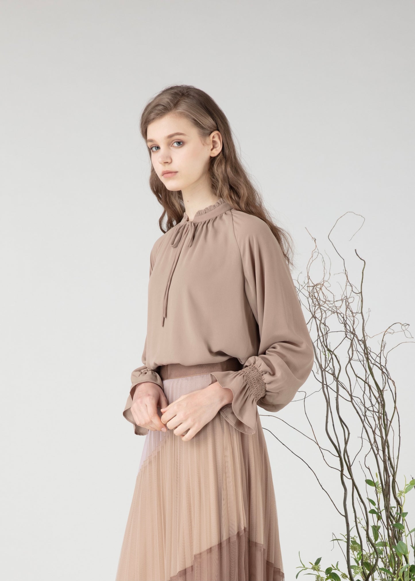 Tie-neck georgette blouse (Nude)