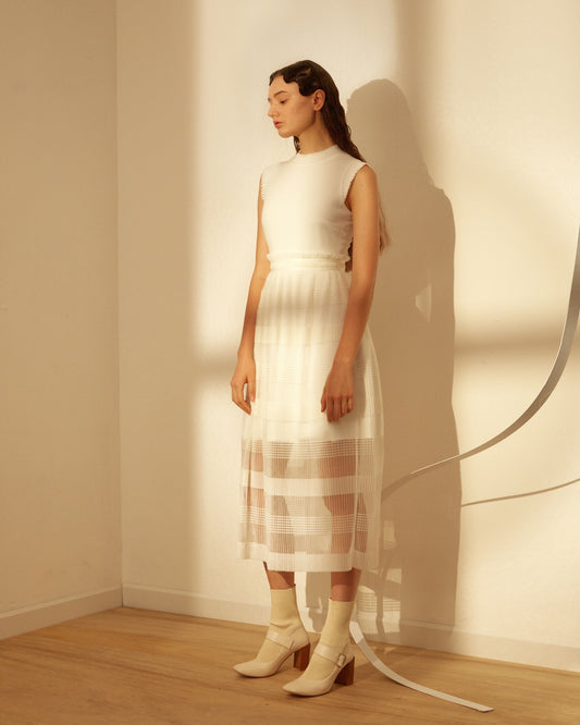 Sleeveless pleated maxi dress