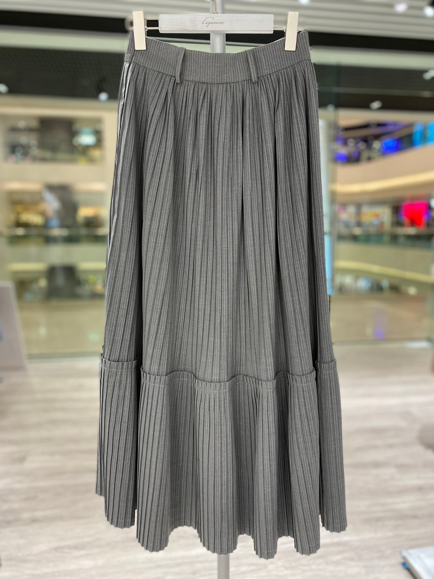 Striped pattern pleated skirt