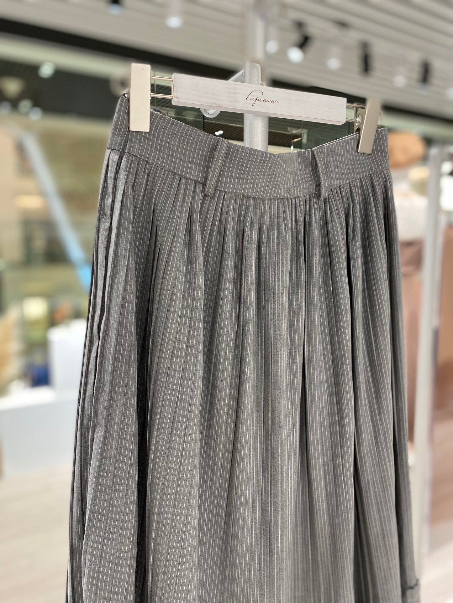 Striped pattern pleated skirt