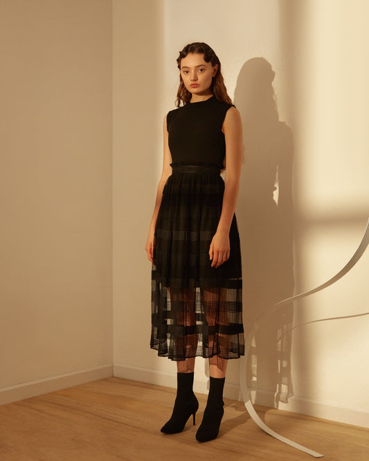 Sleeveless pleated maxi dress