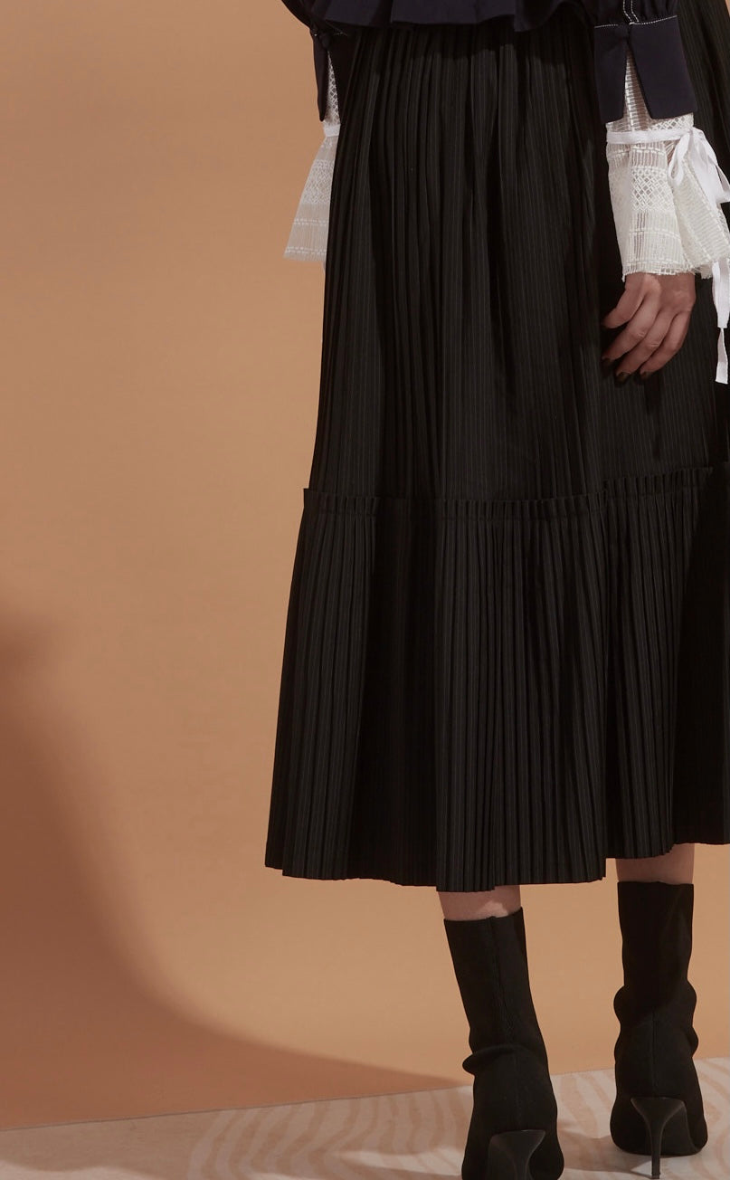 Striped pattern pleated skirt