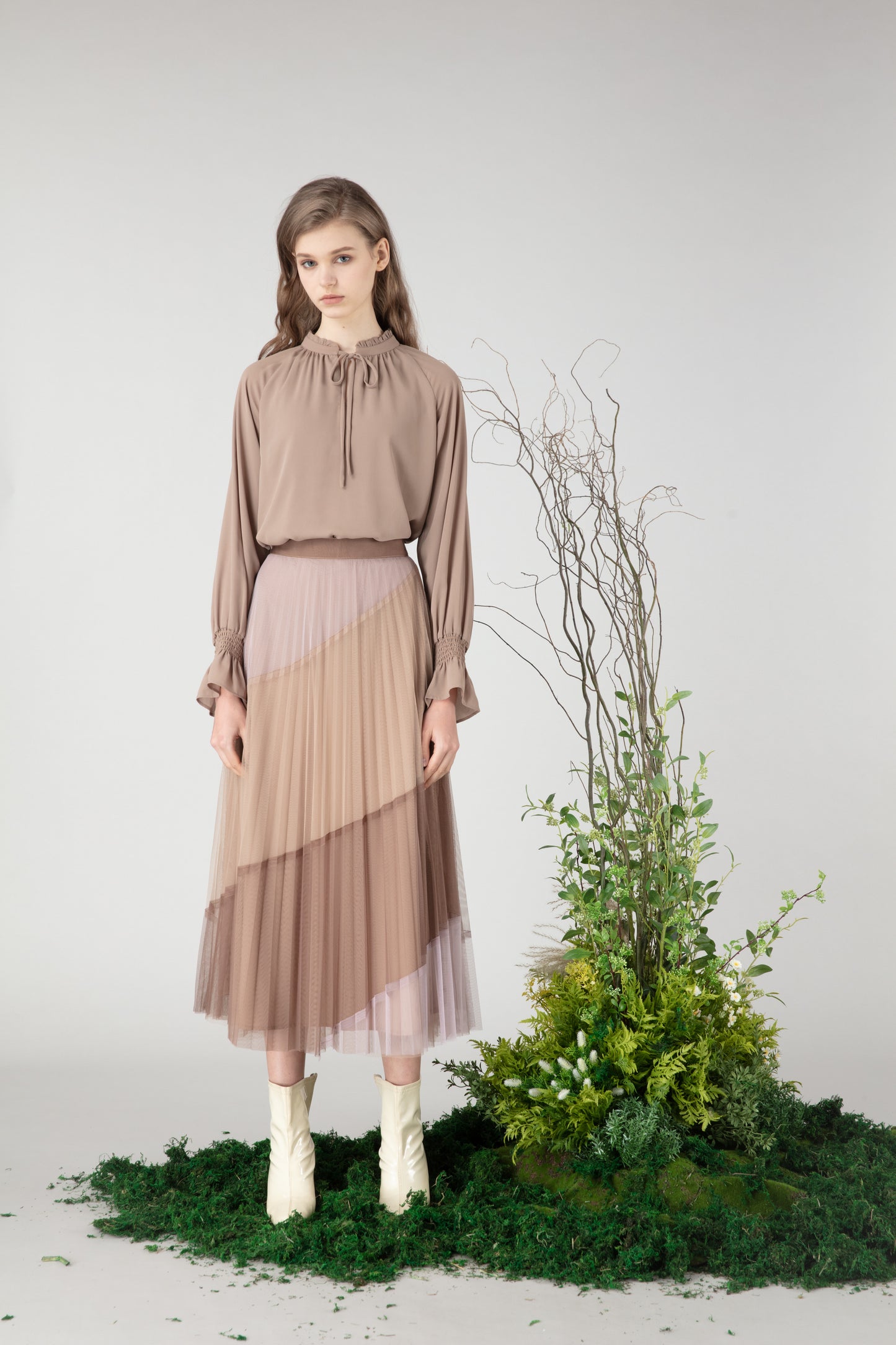 Tie-neck georgette blouse (Nude)