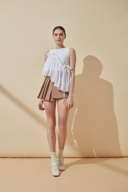 Pleated short skirt in Khaki