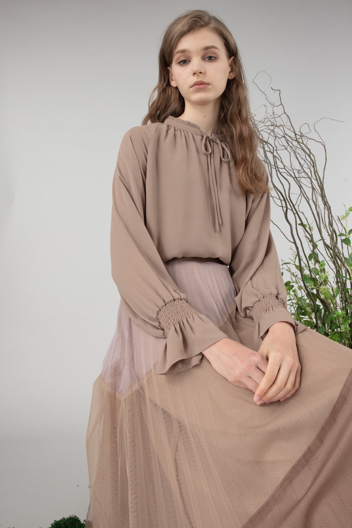 Tie-neck georgette blouse (Nude)