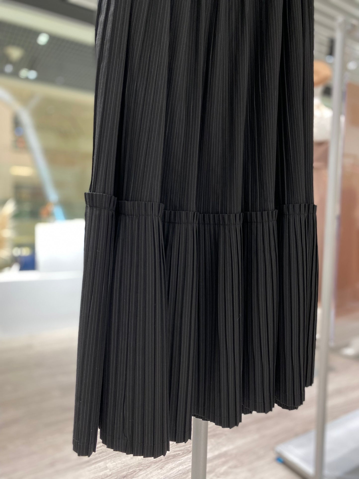 Striped pattern pleated skirt